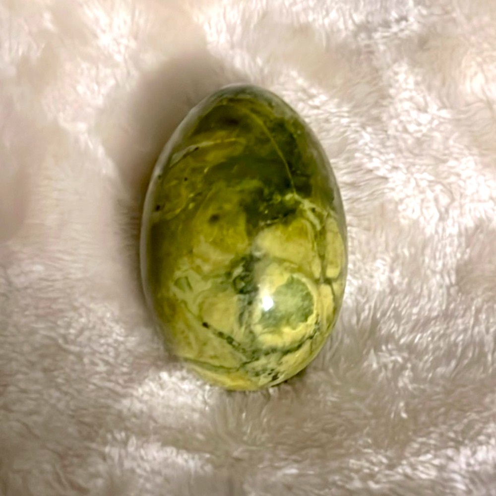 AFRICAN HAND PAINTED DECORATIVE GREEN MARBLE w/SILVER STONE EGG FROM KENYA 🇰🇪